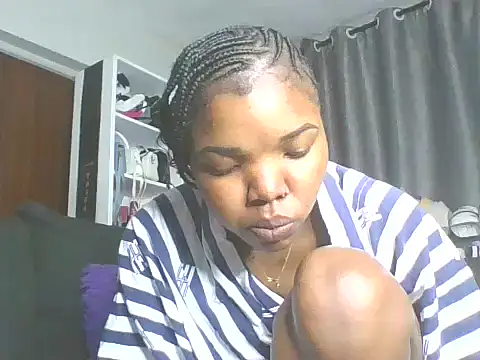 Snapshot of sweet_bigclit chatting on 10/15/25, 05:18 sweet bigclit online show from 10/15/25, 05:18