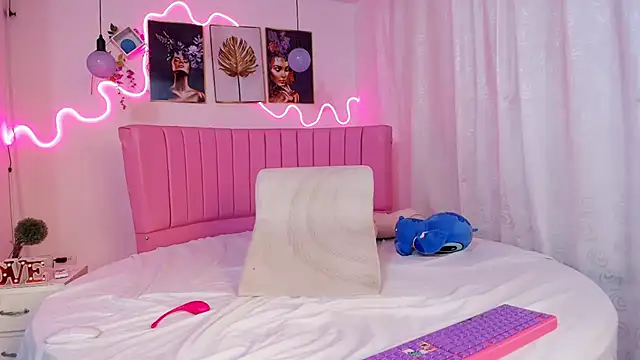 Snapshot of Azul_horney chatting on 02/13/25, 12:46 Azul horney online show from 02/13/25, 12:46