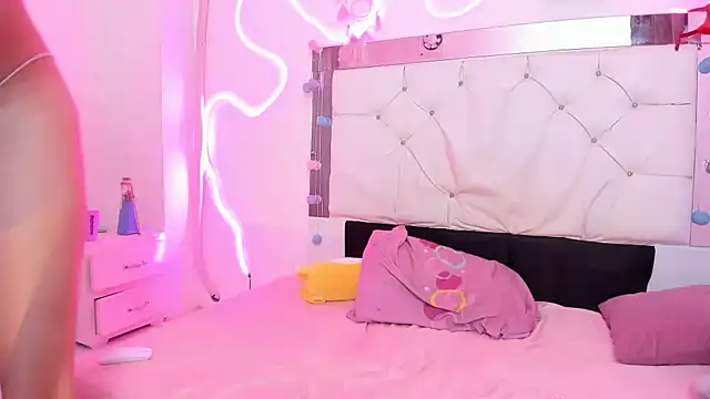 Snapshot of Azul_horney chatting on 02/15/25, 05:41 Azul horney online show from 02/15/25, 05:41