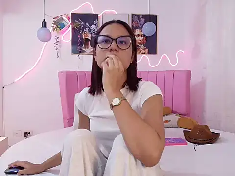 Snapshot of Azul_horney chatting on 04/23/26, 11:07 Azul horney online show from 04/23/26, 11:07