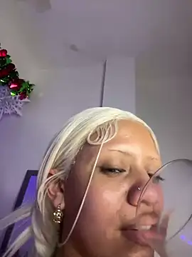 Snapshot of Charlotee_ chatting on 01/02/25, 05:57 Charlotee online show from 01/02/25, 05:57