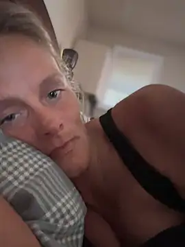 vixendoll87 online show from 02/17/25, 02:37