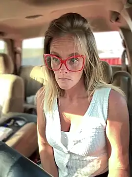 vixendoll87 online show from 03/13/25, 10:21