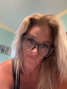 vixendoll87 online show from 10/11/25, 03:50