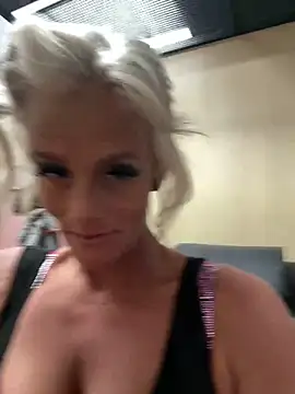 vixendoll87 online show from 12/03/25, 11:14