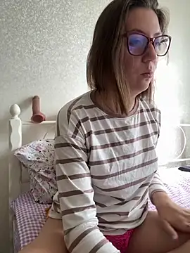 Snapshot of BeatriceTender chatting on 09/29/25, 06:07 BeatriceTender online show from 09/29/25, 06:07