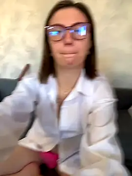 Snapshot of BeatriceTender chatting on 10/13/25, 09:09 BeatriceTender online show from 10/13/25, 09:09