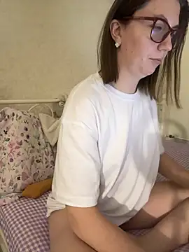 Snapshot of BeatriceTender chatting on 11/12/25, 07:24 BeatriceTender online show from 11/12/25, 07:24