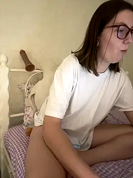 Snapshot of BeatriceTender chatting on 11/23/25, 08:08 BeatriceTender online show from 11/23/25, 08:08