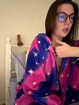 Snapshot of BeatriceTender chatting on 11/26/25, 08:32 BeatriceTender online show from 11/26/25, 08:32