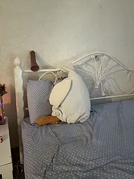 Snapshot of BeatriceTender chatting on 12/16/25, 04:50 BeatriceTender online show from 12/16/25, 04:50