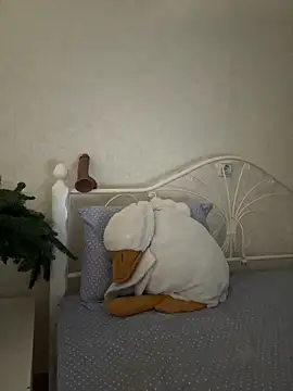 Snapshot of BeatriceTender chatting on 12/17/25, 03:45 BeatriceTender online show from 12/17/25, 03:45