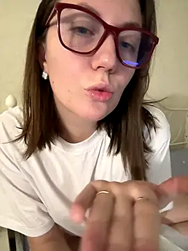 Snapshot of BeatriceTender chatting on 12/19/25, 06:04 BeatriceTender online show from 12/19/25, 06:04