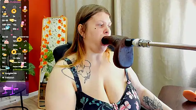 Snapshot of AuroraDemoni chatting on 10/25/25, 06:43 AuroraDemoni online show from 10/25/25, 06:43