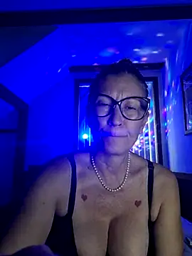 Snapshot of TheDime chatting on 03/01/25, 11:58 TheDime online show from 03/01/25, 11:58