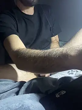 Snapshot of giorgakaci69 chatting on 11/26/25, 10:44 giorgakaci69 online show from 11/26/25, 10:44