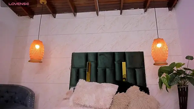 Snapshot of Taiissa_ chatting on 01/31/25, 08:43 Taiissa online show from 01/31/25, 08:43