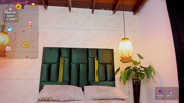 Snapshot of Taiissa_ chatting on 09/26/25, 10:47 Taiissa online show from 09/26/25, 10:47