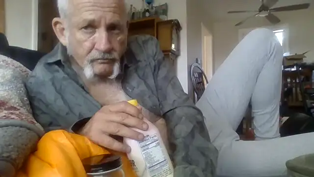 Snapshot of den-rock4u chatting on 11/24/25, 10:42 den-rock4u online show from 11/24/25, 10:42