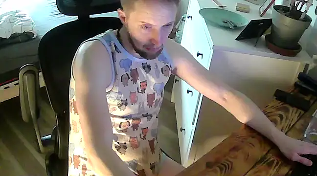 Snapshot of twinkish_90 chatting on 01/15/25, 12:47 twinkish 90 online show from 01/15/25, 12:47