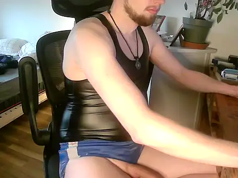 Snapshot of twinkish_90 chatting on 01/20/25, 11:13 twinkish 90 online show from 01/20/25, 11:13