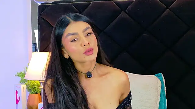 Snapshot of Holly_Brensonexx_ chatting on 10/28/25, 01:03 Holly Brensonexx online show from 10/28/25, 01:03