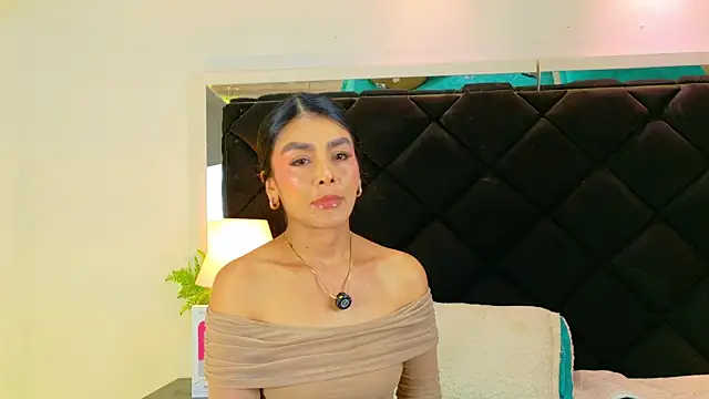 Snapshot of Holly_Brensonexx_ chatting on 11/12/25, 01:44 Holly Brensonexx online show from 11/12/25, 01:44