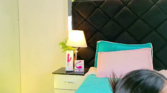 Snapshot of Holly_Brensonexx_ chatting on 11/22/25, 04:06 Holly Brensonexx online show from 11/22/25, 04:06