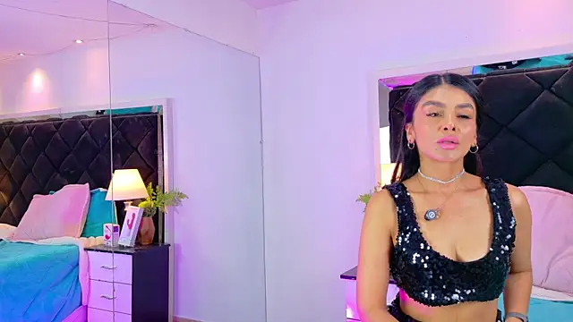 Snapshot of Holly_Brensonexx_ chatting on 11/26/25, 02:18 Holly Brensonexx online show from 11/26/25, 02:18