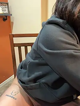 Snapshot of miacanela_xo chatting on 03/08/25, 05:49 miacanela xo online show from 03/08/25, 05:49