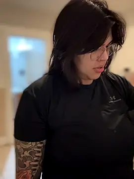 Snapshot of miacanela_xo chatting on 11/12/25, 03:18 miacanela xo online show from 11/12/25, 03:18