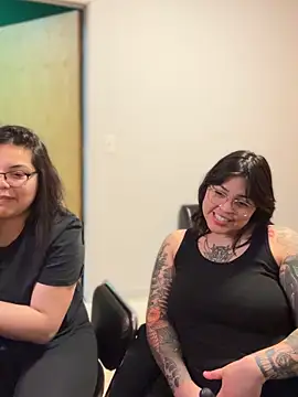 Snapshot of miacanela_xo chatting on 12/17/25, 03:12 miacanela xo online show from 12/17/25, 03:12