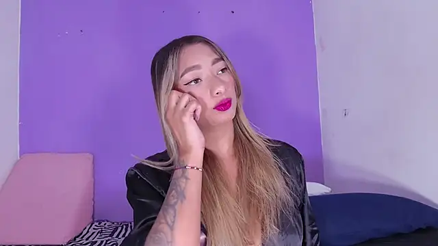 Snapshot of vale_ross_ chatting on 11/15/25, 03:04 vale ross online show from 11/15/25, 03:04