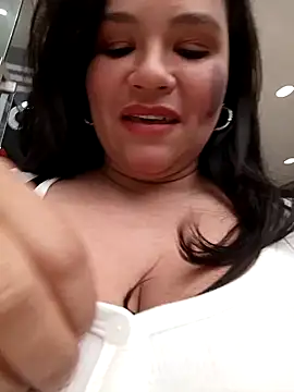 Snapshot of Julieta-tits chatting on 12/04/24, 07:34 Julieta-tits online show from 12/04/24, 07:34