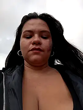 Snapshot of Julieta-tits chatting on 01/10/25, 09:31 Julieta-tits online show from 01/10/25, 09:31