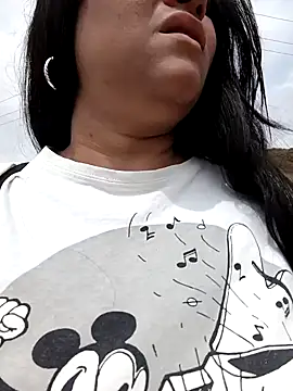 Snapshot of Julieta-tits chatting on 02/02/25, 04:32 Julieta-tits online show from 02/02/25, 04:32