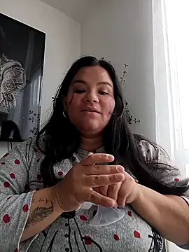 Snapshot of Julieta-tits chatting on 02/16/26, 01:40 Julieta-tits online show from 02/16/26, 01:40