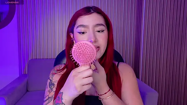 ViolettCastel online show from 01/11/26, 04:34