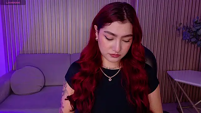 ViolettCastel online show from 02/18/26, 07:32