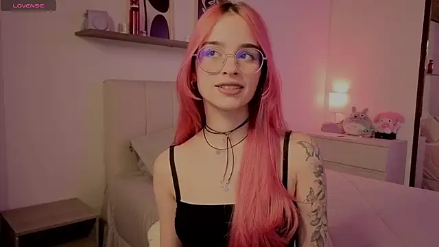 Snapshot of Roxxy_mora chatting on 12/02/25, 11:45 Roxxy mora online show from 12/02/25, 11:45