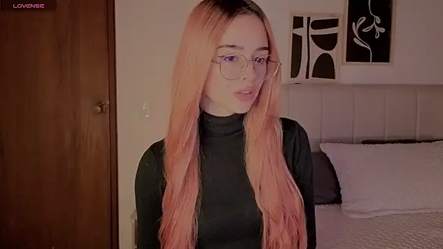 Snapshot of Roxxy_mora chatting on 02/02/26, 10:30 Roxxy mora online show from 02/02/26, 10:30