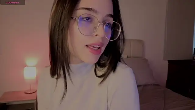 Snapshot of Roxxy_mora chatting on 03/10/26, 10:15 Roxxy mora online show from 03/10/26, 10:15