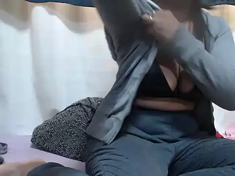 Snapshot of Linda_sexy chatting on 06/22/26, 07:05 Linda sexy online show from 06/22/26, 07:05