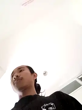 Snapshot of baksreng chatting on 11/12/25, 07:42 baksreng online show from 11/12/25, 07:42