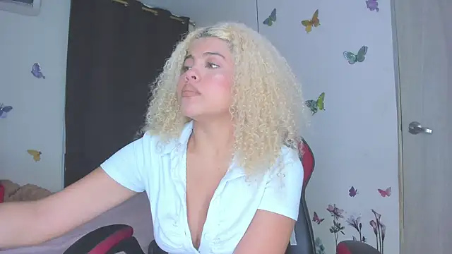 sofiacastillo01 online show from 01/13/26, 01:27