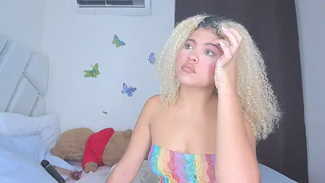 sofiacastillo01 online show from 03/04/26, 02:01