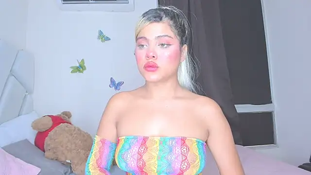 Snapshot of sofiacastillo01 chatting on 04/18/26, 06:34 sofiacastillo01 online show from 04/18/26, 06:34