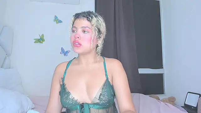 Snapshot of sofiacastillo01 chatting on 04/29/26, 11:11 sofiacastillo01 online show from 04/29/26, 11:11