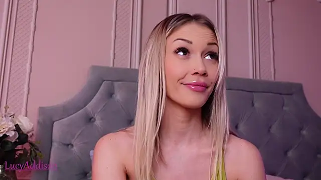 Snapshot of LucyAddison chatting on 11/09/25, 04:33 LucyAddison online show from 11/09/25, 04:33