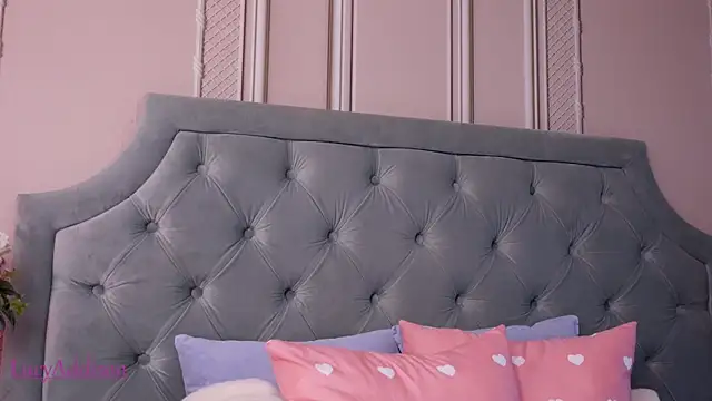 Snapshot of LucyAddison chatting on 11/12/25, 04:35 LucyAddison online show from 11/12/25, 04:35